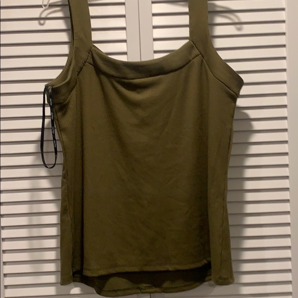 Green faux button down tank top - Picture 3 of 4
